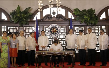 <p><strong>DEBT-FREE FARMERS.</strong> President Ferdinand R. Marcos Jr. signs the New Agrarian Emancipation Act during a ceremony in Malacañan Palace in Manila on Friday (July 7, 2023). The new law condones all loans, including interests, penalties, and surcharges incurred by agrarian reform beneficiaries from land awarded to them. <em>(PNA photo by Rey Baniquet)</em></p>