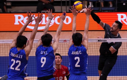 <p><strong>SAFE.</strong>  Canadian Stephen Timothy Maar (right) takes on three Chinese defenders during the Men's Volleyball Nations League Week 3 at Mall of Asia Arena in Pasay City on Sunday (July 9, 2023).  Canada won and avoided relegation, 23-25, 25-21, 25-17, 25-18. <em>(VNL photo)</em></p>