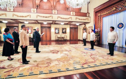 <p><strong>MEXICAN ENVOY.</strong> Mexico’s Ambassador-designate Daniel Hernandez Joseph presents his credentials to President Ferdinand R. Marcos Jr. in Malacañang on Monday (July 10, 2023). Joseph said the Philippines and Mexico can do so much in trade, culture and science. <em>(Photo courtesy of PCO)</em></p>