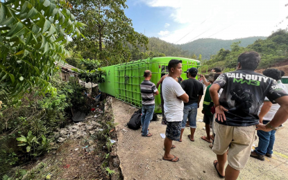 <p><strong>MISHAP</strong>. A road mishap occurred in Sitio Magarwak, Barangay Bacungan in Puerto Princesa on Monday (July 10, 2023) when a motorcycle and a passenger bus collided. Emergency first responders quickly swooped in to assist the still undetermined number of wounded persons. <em>(Contributed photo)</em></p>