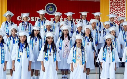 <p><strong>FACE-TO-FACE GRADUATION</strong>. The Aureliana Elementary School in Patnongon, Antique holds face-to-face graduation rites for their Grade 6 completers on Monday (July 10, 2023). Dr. Evelyn Remo, the Department of Education (DepEd) Schools Division of Antique chief of school governance and operations, said on Tuesday (July 11) graduation and moving up ceremonies in public schools in the province were scheduled from July 10 to 14. (<em>PNA photo courtesy of Dr. Elmer Doronila</em>)</p>
<p> </p>