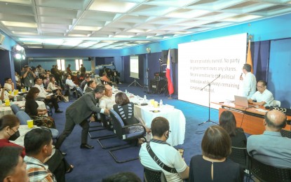 <p><strong>INTERNET VOTING</strong>. Commission on Election (Comelec) Chairman George Garcia and other commissioners lead the conduct of the Internet Voting demonstration at the Comelec building in Intramuros, Manila on July 11, 2023 in relation to the 2025 national and local elections. Garcia on Tuesday (Aug. 1, 2023) said the use of the Internet for voting seeks to increase overseas voter turnout and require fewer expenses for the government. <em>(PNA file photo)</em></p>