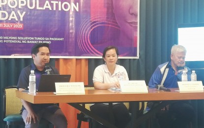 <p><strong>BRIEFING</strong>. Job David Manalang (left) of the Commission on Population and Development. at a press conference on Tuesday (July 11, 2023) says the 2.1-percent birth rate of women in the Cordillera will translate to manpower in the future and become beneficial to the economy, with less young and old people to take care of. The region's birthing rate is higher compared to the national rate of 1.9 percent. <em>(PNA photo by Liza T. Agoot)</em></p>