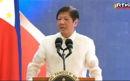 <p><strong>GREEN LANE SERVICES.</strong> President Ferdinand R. Marcos Jr. on Thursday (July 13, 2023) leads the launching of green lanes for strategic investments in a ceremony held at the Soﬁtel Philippine Plaza in Pasay City. <em>(Screenshot from Radio Television Malacañang)</em></p>