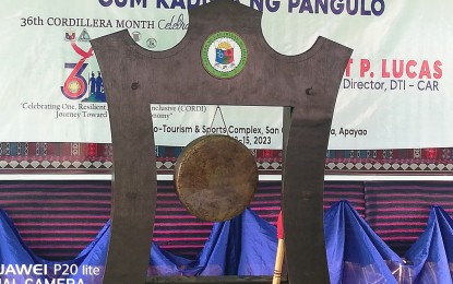 <p><strong>UNITY GONG</strong>. The unity gong, made over a decade ago, remains a symbol of unity among the provinces and cities in the Cordillera Administrative Region and is brought to the different provinces nine days before its founding anniversary every July 15 to inform the public of the region's continuing clamor for autonomy. The region was created through of Executive Order 220 by the late President Corazon Aquino as a part of the commitment toward development following peace negotiations with the regional armed group Cordillera People Liberation Army. <em>(PNA photo by Liza T. Agoot)</em></p>