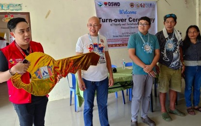 <p><strong>LIGHTING PROJECT.</strong> Dave Calo (left), the Kalahi-CIDSS coordinator of DSWD-13, leads the turnover of the PHP1.2-million solar-powered lights to the barangay officials of Cabangahan, Cantilan, Surigao del Sur, on July 13, 2023. Barangay captain Martin Ampo Jr. (2nd from right) thanked the DSWD for the realization of the project in their area.<em> (Photo courtesy of DSWD-13)</em></p>