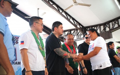 <p><strong>EMERGENCY ASSISTANCE.</strong> Senator Christopher Lawrence Go (2nd from left) and Davao City Mayor Sebastian Duterte (3rd from left) lead Friday (July 14, 2023) the distribution of the Emergency Housing Assistance Program (EHAP) worth PHP10,000 each for Davao City fire victims. A total of 1,272 families affected by fire incidents from 2021 to March 2023 received the assistance from the National Housing Authority in Davao Region (NHA-11).<em> (PNA photo by Robinson Niñal Jr.)</em></p>