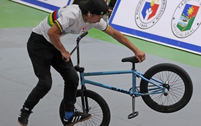 <p><strong>CHAMPION.</strong> Japanese Rimu Nakamura won the men's freestyle park gold medal in the Asian Cycling Confederation BMX Championships in Tagaytay City on Sunday (July 16, 2023). Japan won six gold medals to dominate the weekend event.<em> (PhilCycling photo)</em></p>