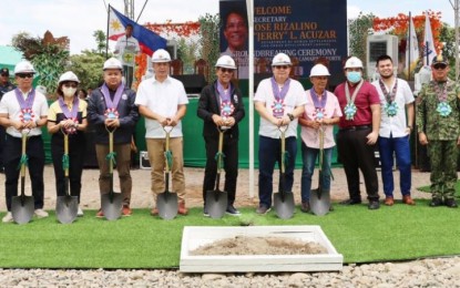 <p><strong>PAMBANSANG PABAHAY.</strong> Department of Human Settlements and Urban Development Secretary Jose Rizalino Acuzar and Camarines Norte Governor Ricarte Padilla (5th and 6th from left) lead the groundbreaking ceremony for two housing projects under President Ferdinand R. Marcos Jr.’s Pambansang Pabahay para sa Pilipino pogram on Monday (July 17, 2023). At least 4,000 families, including informal settlers, will benefit from the twin projects. <em>(Photo courtesy of DHSUD)</em></p>