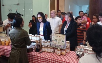 <p><strong>CHEAP MARKET.</strong> Cebu Governor Gwendolyn Garcia inspects the products of local entrepreneurs displayed at the Kadiwa ng Pangulo in this photo taken during its launch on July 20, 2023. Garcia said Thursday (Oct. 26, 2023) that Cebu’s provincial government would allocate PHP100 million to purchase NFA rice that would be sold at PHP20 per kg. at the Sugbo Merkadong Barato in all 51 local government units across the province. <em>(PNA file photo by John Rey Saavedra)</em></p>
