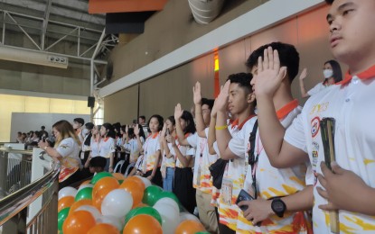 <p><strong>PLEDGE OF SPORTSMANSHIP.</strong> Campus journalists all over the country take their pledge of sportsmanship during the opening ceremony of the five-day National School Press Conference and National Festival of Talents at Lim Ket Kai Mall in Cagayan de Oro City on Monday (July 17, 2023). The city government has issued an order to provide support to more than 5,000 event participants.<em> (PNA photo by Ercel Maandig)</em></p>