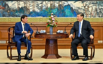 <p><strong>FRIENDLY MEETING.</strong> Former Philippine president Rodrigo Duterte (left) meets with Chinese President Xi Jinping at the Diaoyutai State Guesthouse in Beijing on Monday (July 17, 2023). President Ferdinand R. Marcos Jr. sees no conflict with the meeting and said it doesn’t need his approval.<em> (Photo courtesy of Xinhua)</em></p>