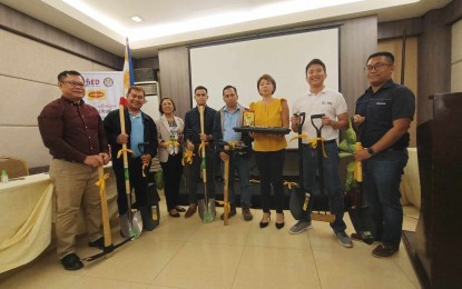 <p><strong>USING THEIR PRODUCE</strong>. Farm schools in Western Visayas receive farm implements from the Maggi, a food and flavoring brand of Nestle Philippines, following the signing of the memorandum of agreement for the Sarap Sustansya Farm School program held in Iloilo City on Tuesday (July 18, 2023). The program aims to equip learners with skills in preparing affordable and nutritious meals from out of their produce.<em> (PNA photo by PGLena)</em></p>