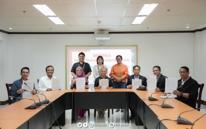 <p><strong>PARTNERSHIP.</strong> Budget Secretary Amenah Pangandaman leads the ceremonial signing of the memorandum of agreement (MOA) between DBM Regional Office 12 and various state universities and colleges (SUCs) in Mindanao in Koronadal City, South Cotabato on Thursday (July 20, 2023). The MOA aims to strengthen research and development (R&D) in the region. <em>(Photo courtesy of DBM)</em></p>