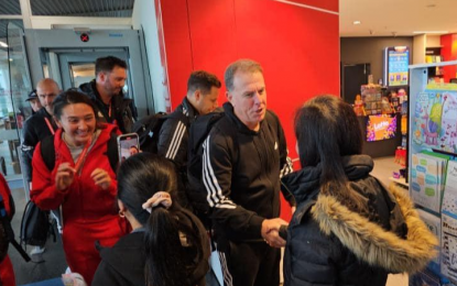 <p><strong>READY.</strong> Filipinas coach Alen Stajcic (2nd from right) is greeted as the national women's football team arrives at the Dunedin International Airport in New Zealand on Thursday (July 20, 2023). Despite being the overwhelming underdogs, the Filipinas will be facing Switzerland in high spirits for their first FIFA Women's World Cup Group A match on Friday (July 21, 2023).<em> (Contributed photo)</em></p>