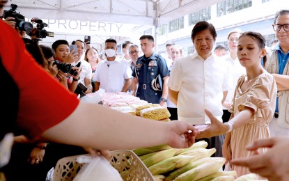 <p><strong>STOPPING HUNGER</strong>. President Ferdinand R. Marcos Jr. checks a food table during the pilot implementation of the “Walang Gutom 2027: Food Stamp Program” at the Don Bosco Youth Center Tondo – Technical Vocational Education and Training Center in Manila on July 18, 2023. An OCTA’s Tugon ng Masa survey released on Tuesday (Nov. 21) showed that fewer Filipino families considered themselves poor in the third quarter of 2023. <em>(PNA photo by Rey Baniquet)</em></p>