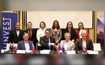 <p><strong>$10-M INVESTMENT.</strong> Australian firm St Baker Energy Innovation Fund (StBEIF) and FCGC Corp. seal a USD10-million lease contract for a battery manufacturing plant in New Clark City. StBEIF director Stephen St Baker (seated left) and FLI president and chief executive officer Tristan Las Marias (2nd left) signed the lease contract on July 17, 2023 in Alabang, Muntinlupa City.  <em>(Photo courtesy of BOI)</em></p>