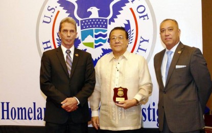 <p><strong>ANTI-SMUGGLING ADVOCATE</strong>. Federation of Philippine Industries chairperson Jesus Arranza (center) is seen in this undated photo receiving an honorary badge from the U.S. Department of Homeland Security for his efforts against smuggling. The business leader on Tuesday (July 25, 2023) lauded President Ferdinand R. Marcos Jr. for vowing to stamp out smuggling during his latest State of the Nation Address.<em> (Photo from JLA Facebook account)</em></p>