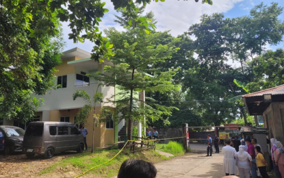 <p><strong>CRIME SITE.</strong> Police cordoned off the area of the Cotabato Medical Society building inside a government hospital in Cotabato City after the body of a missing doctor, Dr. Marivic Tello, was found at its back portion on Thursday (July 27, 2023). A suspect, identified as Nasrudin Endaila, has confessed to the crime. <em>(Photo courtesy of DXMS Radio Cotabato)</em></p>