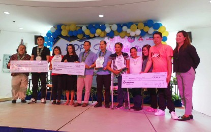 <p><strong>PWD-FRIENDLY</strong>. The provincial government of Iloilo awards three persons with disability PWD)-friendly municipalities in a ceremony to culminate the National Disability Prevention Week held at the provincial capitol on Friday (July 28, 2023). The award seeks to encourage LGUs to address the development needs of the sector in their locality by providing funds and establishing the persons with disability affairs office, among others. <em>(PNA photo by PGLena)</em></p>