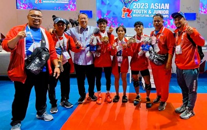 <p><strong>NATIONAL ATHLETES.</strong> Samahang Weightlifting ng Pilipinas president Monico Puentevella (3rd from left) with the medalists during the Asian Youth and Junior Championships in India on Aug. 6, 2023. Puentebella asked the Philippine Sports Commission to allow national athletes to represent their respective local government unit in the joint Batang Pinoy and Philippine National Games competition next month. <em>(Contributed photo)</em></p>