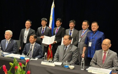 <p><strong>$50M INVESTMENTS.</strong> New Wave director Enrique Gonzalez (standing, leftmost) and Emissary Capital partner Erman Akinci (standing, 4th from left) during the presentation of their investment proposal to President Ferdinand R. Marcos Jr. (seated, 2nd from left) during the Chief Executive’s state visit to Malaysia on July 25 to 27, 2023. Philippine government officials in photos are (seated, from left ) Trade Secretary Alfredo Pascual, House Speaker Martin Romualdez and Finance Secretary Benjamin Diokno. <em>(Photo courtesy of New Wave and Emissary Capital)</em></p>