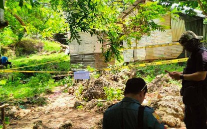 <p><strong>CRIME SCENE.</strong> Police investigators process the crime scene in Barangay Malabugas, Bayawan City, Negros Oriental, where a suspected gun-for-hire died after allegedly resisting arrest during a police operation. Alex Mayagma, tagged as a suspect in several Negros Oriental killings, allegedly attempted to shoot law enforcers who were about to serve court warrants for his arrest. <em>(Photo courtesy of NOPPO)</em></p>