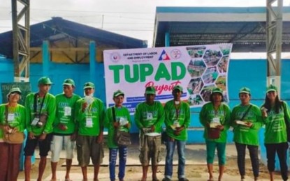 <p><strong>TUPAD BENEFICIARIES</strong>. Some of the beneficiaries of the Tulong Panghanapbuhay Para sa Ating Disadvantaged/ Displaced Workers (TUPAD) Program of the Department of Labor and Employment (DOLE) who received their wages on July 25, 2023 in Sipalay City, Negros Occidental. More than PHP17 million in financial assistance have been released to some of 3,805 marginalized residents in six local government units of the province's sixth district. <em>(Photo courtesy of Sipalay City Public Employment Service Office)</em></p>