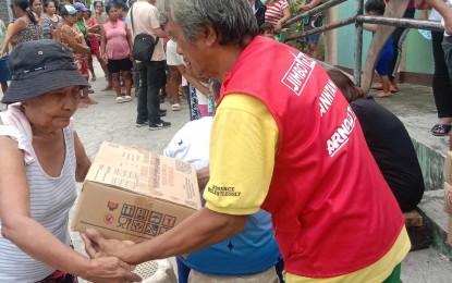<p><strong>FOOD AID.</strong> The distribution of family food packs in Samar province in this July 31, 2023 photo. The Department of Social Welfare and Development has distributed 1,621 family food packs to residents in fishing communities in Samar province badly affected by Typhoon Egay. (<em>Photo courtesy of DSWD Region 8</em>)</p>