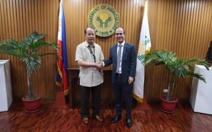 <p>DA Senior Undersecretary Domingo Panganiban (left) and <span class="s1">Israel Ambassador to the Philippines Ilan Fluss (right) <em>(Photo courtesy of DA)</em></span></p>