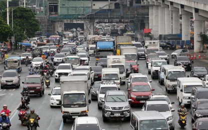 <p><strong>MORE VEHICLES</strong>. Vehicles along Commonwealth Avenue in Quezon City on Wednesday (Aug. 2, 2023). Expect more vehicles in the road as CAMPI and TMA reported higher sales in July this year. <em>(PNA photo by Joey O. Razon)</em></p>