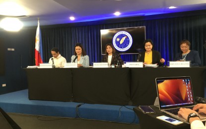 <p class="p2"><strong>PALACE BRIEFING.</strong> Malacañang Press Briefer Daphne Oseña-Paez holds a Palace briefing with officials of the Department of Budget and Management (DBM) led by Secretary Amenah Pangandaman on Thursday (Aug. 3, 2023). Other DBM officials who joined the briefing were DBM principal economist Joselito Basilio, Undersecretary Janet Abuel and Assistant Secretary Mary Anne dela Vega. <em>(PNA photo by Ruth Abbey Gita-Carlos)</em></p>