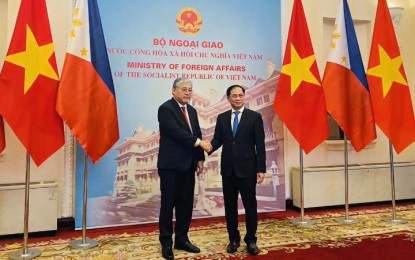 <p class="p2"><strong>PH-VIETNAM TIES</strong>. Foreign Affairs Secretary Enrique Manalo shakes hands with Foreign Minister of the Socialist Republic of Viet Nam Bui Thanh Son, during the Joint Commission on Bilateral Cooperation Meeting held at Hanoi, Vietnam on Aug. 1, 2023. Vietnam has vowed to support President Ferdinand R. Marcos Jr.'s priority on food security, the Department of Foreign Affairs said.<em> (Photo courtesy of DFA)</em></p>
<p class="p2"> </p>