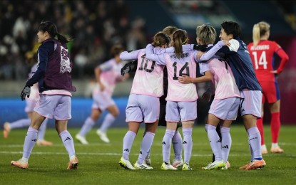 <p><strong>OFF TO QUARTERFINALS.</strong> Players of Japan celebrate after beating Norway at the FIFA Women's World Cup 2023 Round of 16 at Wellington Regional Stadium in Wellington, New Zealand on Aug. 5, 2023. Japan will take on the winner of Sunday’s game between the US and Sweden. <em>(Anadolu)</em></p>