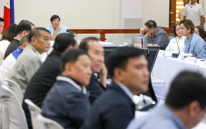 <p><strong>BRIEFING</strong>. President Ferdinand R. Marcos Jr. presides over a situation briefing at the Pampanga Capitol in San Fernando on Monday (Aug. 7, 2023). Various short to long-term solutions to the perennial flooding in the province were discussed in the meeting.<em> (PNA photo by Rey Baniquet)</em></p>