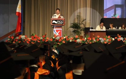 <p><strong>WORLD-CLASS QUALITY.</strong> Commission on Higher Education (CHED) chairperson J. Prospero de Vera III lauds graduates of World Citi Colleges (WCC) Aeronautical and Technological College-North Manila during its 6th commencement exercises at the Philippine International Convention Center (PICC) in Pasay City on Wednesday (Aug. 9, 2023). De Vera also highlighted the internationalization efforts of WCC as it joins this year's global ranking. <em>(Photo courtesy of CHED)</em></p>