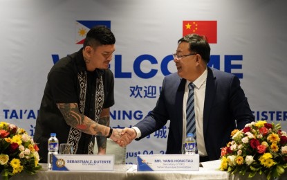 <p><strong>SISTER CITY AGREEMENT.</strong> Davao City Mayor Sebastian Duterte (left) and Secretary of CPC Tai’an Municipal Committee Yang Hongtao signed a sister city agreement for trade and investment on Aug. 4. 2023. Tai'an is Davao's 3rd Chinese sister city, after Nanning and Jinjiang. <em>(Photo courtesy of DCIPC)</em></p>
