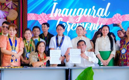 <p><strong>STA. CRUZ COLLEGE.</strong> Sta. Cruz Mayor Nelson Sala (sitting right) and Dr. Augie Fuentes, president of the Davao Del Sur State College (DSSC) (sitting left), show the signed memorandum of agreement on Tuesday (Aug. 8, 2023) during the inauguration of the DSSC-Sta. Cruz Extension Campus. The school initially offers three specialized courses in information technology and agri-business in time for this year’s school opening on Aug. 14.<em> (Photo courtesy of Sta. Cruz LGU)</em></p>