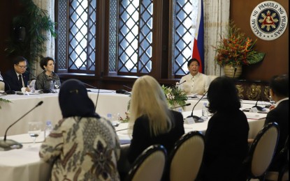 <p class="p1"><strong>MORE INVESTMENTS.</strong> President Ferdinand R. Marcos Jr. on Wednesday (Aug. 9, 2023) welcomes the members of the United States-Association of Southeast Asian Nations (US-ASEAN) Business Council at the President’s Hall of Malacañan Palace in Manila. During the meeting, the US-ASEAN Business Council vowed to make more investments in the Philippines. <em>(PNA photo by Rolando Mailo)</em></p>