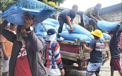 <p><strong>DISTRIBUTION</strong>. Farmers in Abra receive rice seeds from the government on Aug. 3, 2023. The Department of Agriculture on Thursday (Aug. 10) said it has reserved 3,266 bags of hybrid corn for Abra, Apayao, Ifugao, Kalinga, and Mountain Province, which will be distributed as soon as farms have been revived and repaired. <em>(PNA photo by DA-CAR)</em></p>