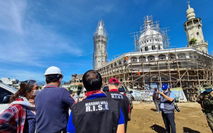 <p><strong>MARAWI REHAB.</strong> Members of the MARAWI WILL R.I.S.E. Team stand in front of a mosque being reconstructed in Marawi City in this undated photo. Lanao del Sur Rep. Zia Alonto Adiong on Tuesday (Oct. 1, 2024) commended President Ferdinand R. Marcos Jr.'s recent directive to fast-track the restoration of water and electricity in Marawi City, calling it a crucial step toward the city's rehabilitation and healing. <em>(File photo courtesy of Climate Change Commission)</em></p>