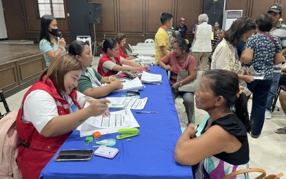 <p><strong>CASH AID</strong>. Individuals in crisis situations line up to receive cash assistance from the Department of Social Welfare and Development at the Laoag City auditorium on Aug. 11, 2023. Each of the 500 recipients were handed PHP2,000 cash. <em>(Photo by Leilanie G. Adriano)</em></p>