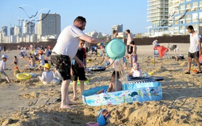 <p><strong>EXTREME HEAT WAVE.</strong>  According to the Israel Meteorological Service, Israel will soon experience an extreme heat wave. The elderly and the chronically ill were warned to avoid sun exposure.  <em>(TPS)</em></p>