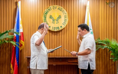 <p><strong>KEY OFFICIAL.</strong> Glen Pangapalan (right) takes his oath of office as Philippine Fisheries Development Authority Acting General Manager before Department of Agriculture Senior Undersecretary Domingo Panganiban in Diliman, Quezon City on May 5, 2023. The agency is tasked to promote the development of the fishing industry through the provision of post-harvest infrastructure facilities and essential services that improve efficiency in the handling and distribution of fish and fishery products. <em>(Photo courtesy of PFDA – Public Information Division)</em></p>