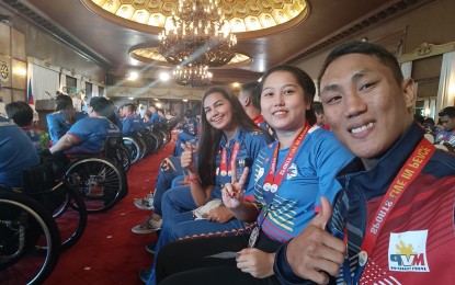 <p><strong>HONOREES.</strong> Woman Grandmaster Janelle Mae Frayna (center) and fellow Cambodia Southeast Asian Games medalists attend the ceremonial awarding of incentives to Filipino podium finishers at Malacañang Palace on Wednesday (Aug. 9, 2023). She bagged a silver with Shania Mae Mendoza in the women’s doubles 60 minutes of ouk chaktrang, a Cambodian chess game.<em> (Photo courtesy of WGM Frayna Facebook)</em></p>
