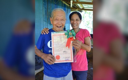 <p><strong>LANDOWNER AT LAST</strong>. Ninety two-year-old Lino Malasaga from Southern Leyte could not contain his happiness after receiving his own land title for the land that he was tilling since he was 12.  The Department of Agrarian Reform (DAR) said that Malasaga was the oldest recipient in Eastern Visayas of individual land titles handed by the DAR during the simultaneous distribution of certificate of land ownership awards nationwide on July 7 this year. <em> (Photo courtesy of DAR) </em></p>