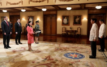 <p><strong>OFFICIAL MEETING.</strong> President Ferdinand R. Marcos Jr. (right) receives the credentials of Cecilia Zunilda Galarreta Bazán, Non-Resident Ambassador-Designate of the Republic of Peru to the Philippines, at Malacañan Palace in Manila on Tuesday (Aug. 15, 2023). Bazán conveyed Peruvian President Dina Boluarte’s “warm wishes of happiness, peace and prosperity to the Chief Executive and the Filipino people.” <em>(PNA photo by Rolando Mailo)</em></p>