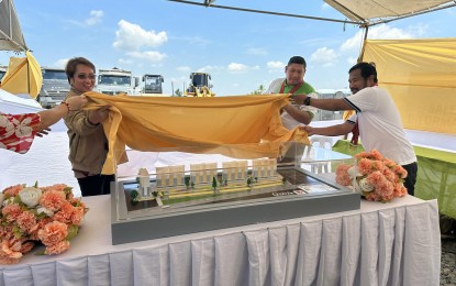<p><strong>4PH PROJECT</strong>. Department of Human Settlements and Urban Development Regional Director Eleanor Uboan, Cauayan City Mayor Caesar Dy Jr. and Ropali Land Inc. president Rex Aldous Alingog (left to right) unveil the scale model of the government’s Pambansang Pabahay Para sa Pilipino Housing (4PH) project Pueblo de Cauayan in San Fermin, Cauayan City on Tuesday (Aug. 15, 2023). The project will be a mid-rise condominium with 286 residential units in each building or 1,430 units in the five buildings to be erected. <em>(Photo by Villamor Visaya Jr.)</em></p>
