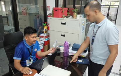 <p><strong>AUTHENTICATION.</strong> The Philippine Statistics Authority in Negros Oriental conduct on Tuesday (Aug. 15, 2023) a pilot-testing of its Civil Registration Services app that would authenticate national identification cards. After the three-day pilot testing, the official rollout of the program will be held sometime in September this year. <em>(Photo courtesy of PSA-Negros Oriental)</em></p>