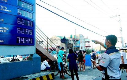 <p><strong>FUEL PRICES UP. </strong>Gas station supervisor Ronaldo Burdius adjusts the figures in the digital fuel price board along Commonwealth Avenue, North Fairview, Quezon City on Tuesday (Aug. 15, 2023). Oil companies again increased pump prices – gasoline by PHP1.90 per liter, diesel by PHP1.50 per liter, and kerosene by PHP2.50 per liter. <em>(PNA photo by Ben Briones)</em></p>